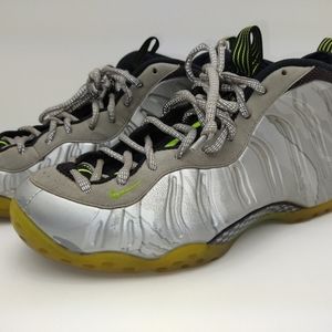 Foamposite men's size 10.5 please read discription